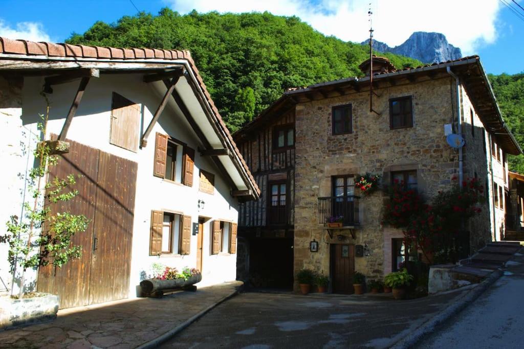 Vila Casa Pirri Espinama Exteriér fotografie